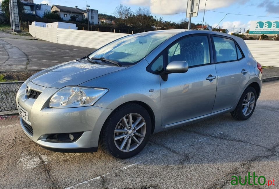 2008' Toyota Auris photo #2