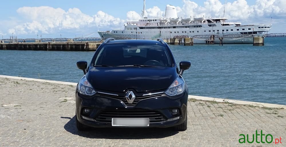 2019' Renault Clio Sport Tourer photo #6