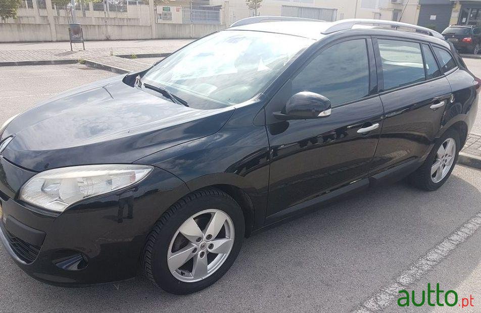 2010' Renault Megane Break photo #3