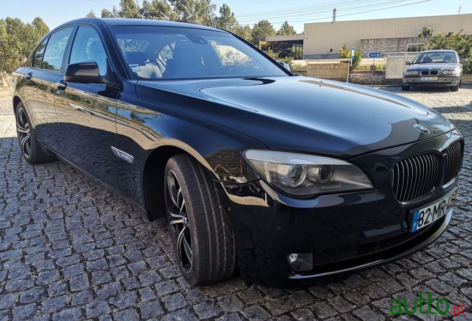 2012' BMW 740 photo #1