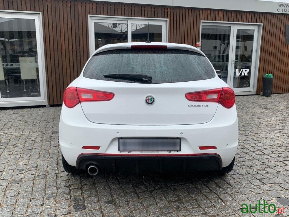 2017' Alfa Romeo Giulietta photo #4