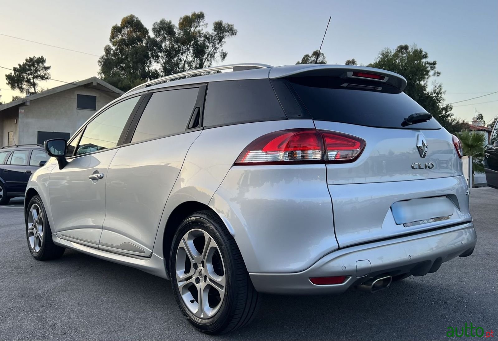 2017' Renault Clio Sport Tourer photo #3