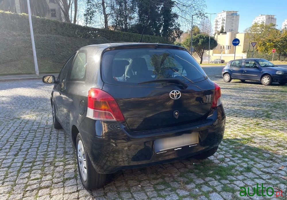 2009' Toyota Yaris photo #3