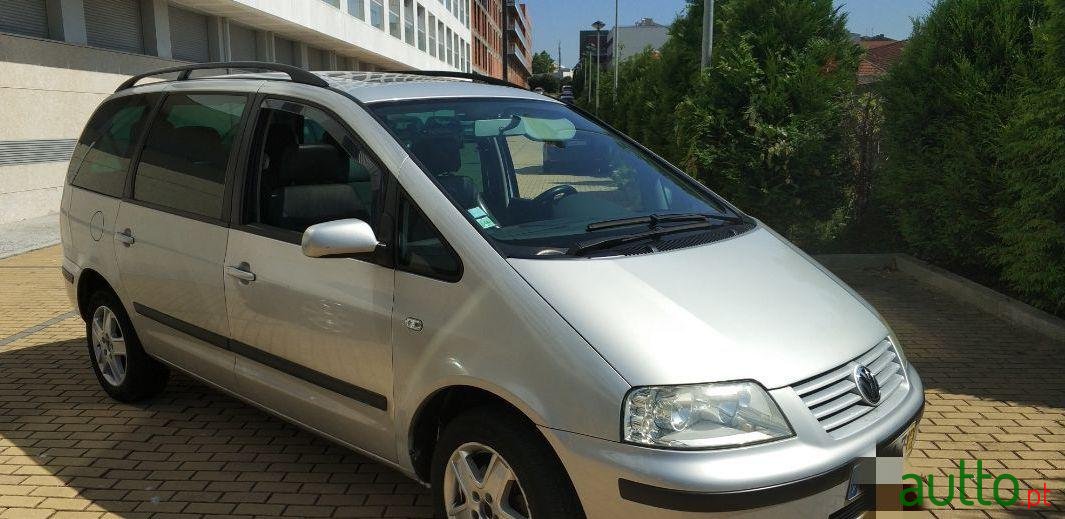 2001' Volkswagen Sharan photo #3