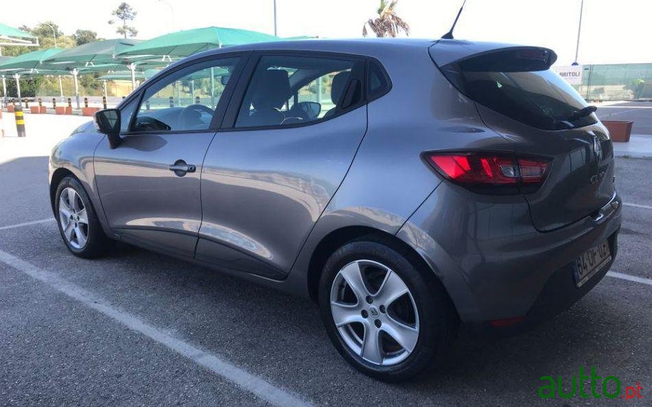 2013' Renault Clio photo #2