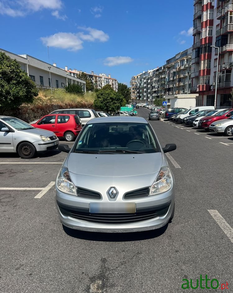 2007' Renault Clio 1.2 16V Confort photo #2