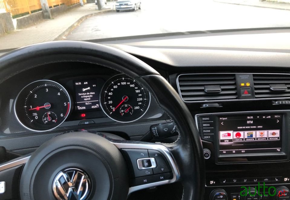 2016' Volkswagen Golf photo #1