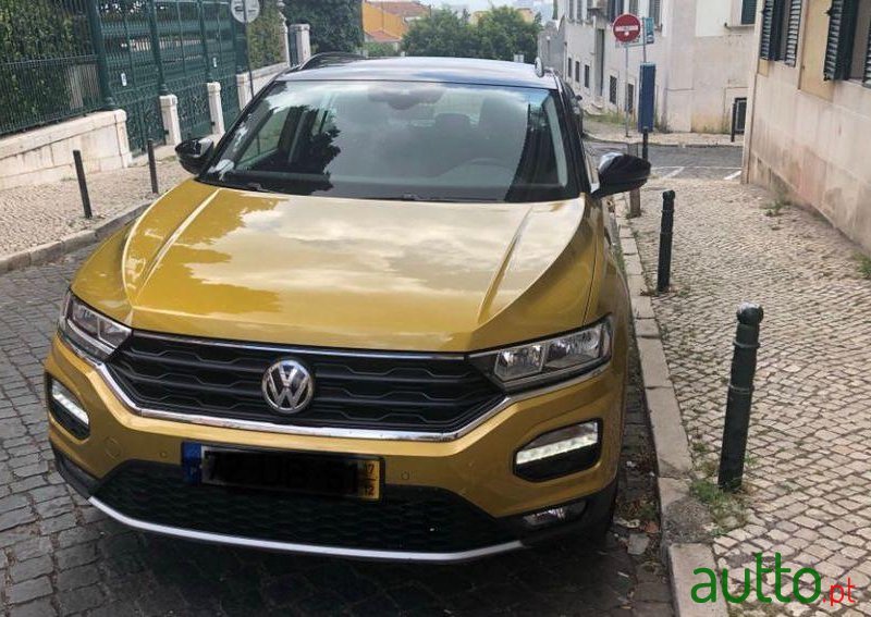 2017' Volkswagen T-Roc photo #2