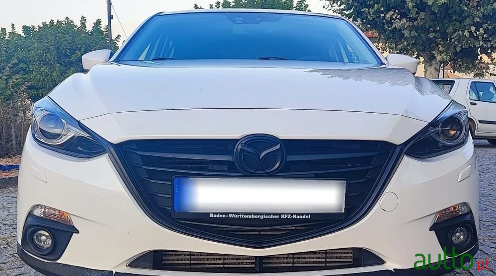 2015' Mazda 3 Skyactiv-D photo #2