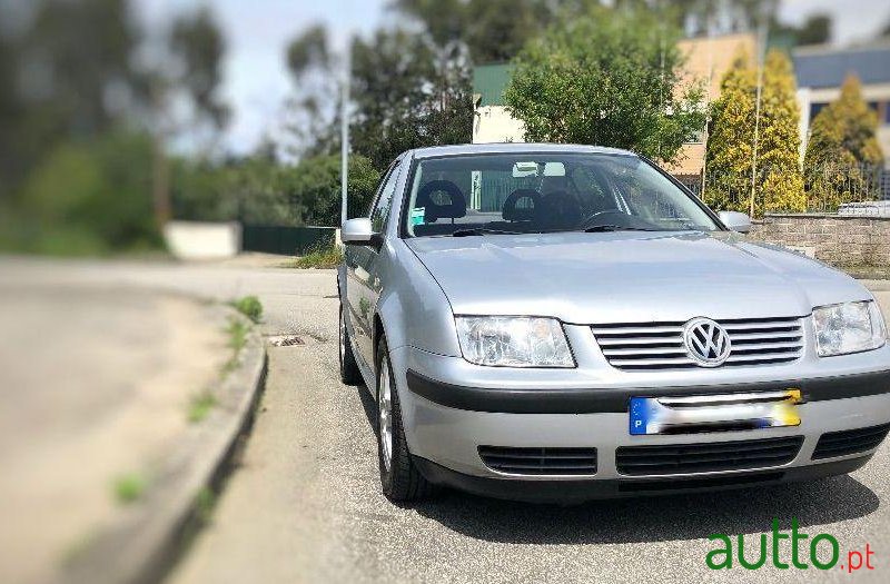 2001' Volkswagen Bora photo #1