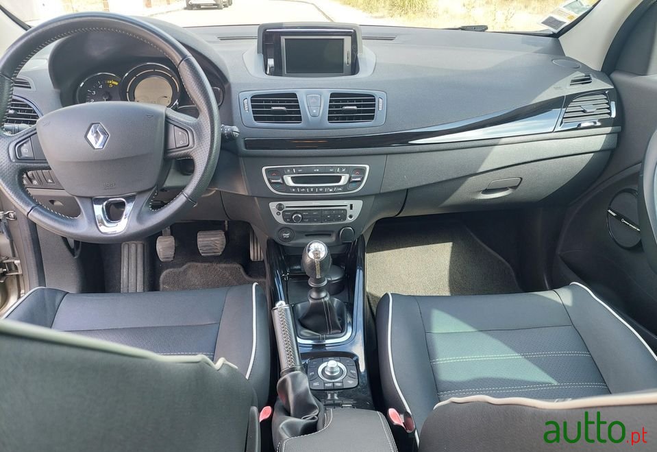 2013' Renault Megane Sport Tourer photo #6