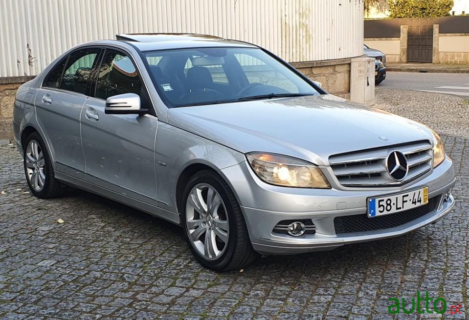 2011' Mercedes-Benz C-250 photo #4