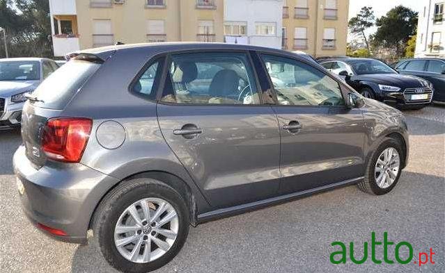 2016' Volkswagen Polo photo #2