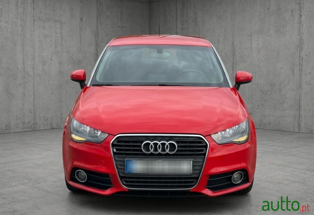 2011' Audi A1 1.6 Tdi Advance photo #2