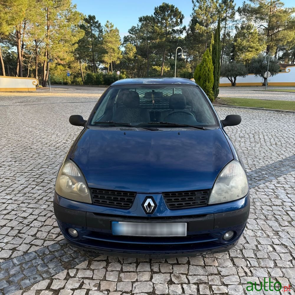 2002' Renault Clio photo #2