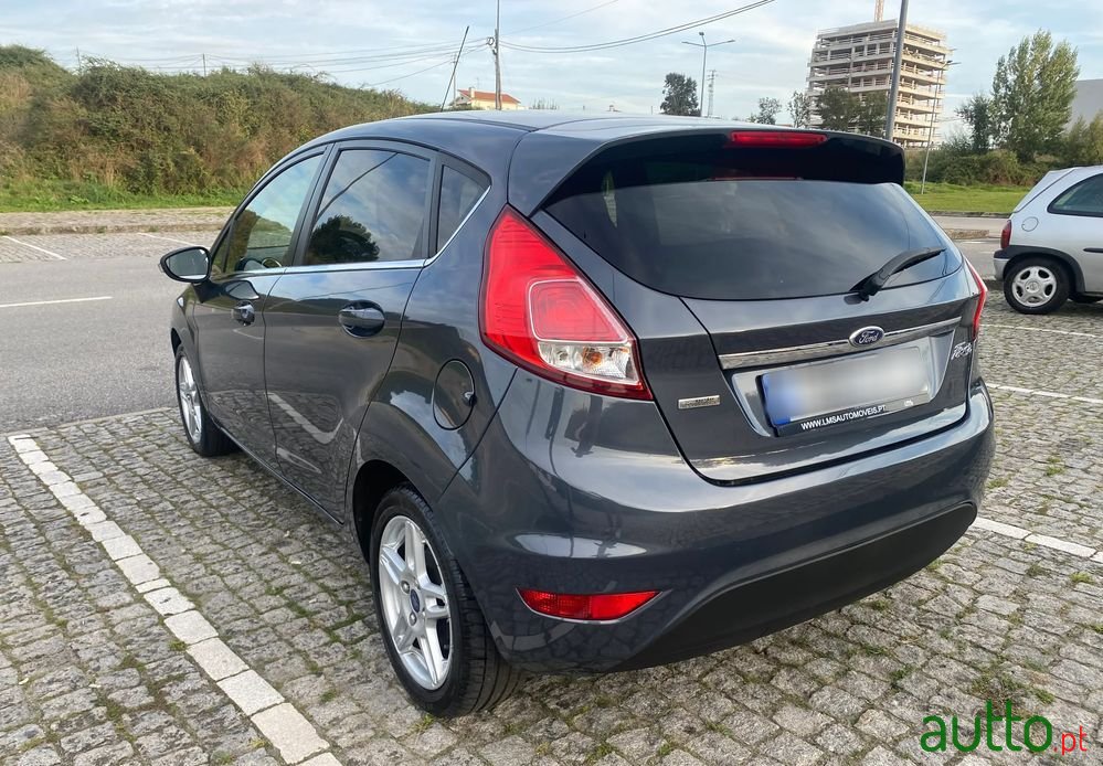 2013' Ford Fiesta photo #6