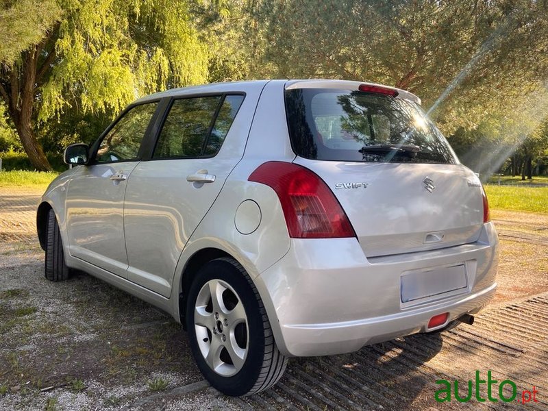 2007' Suzuki Swift photo #4