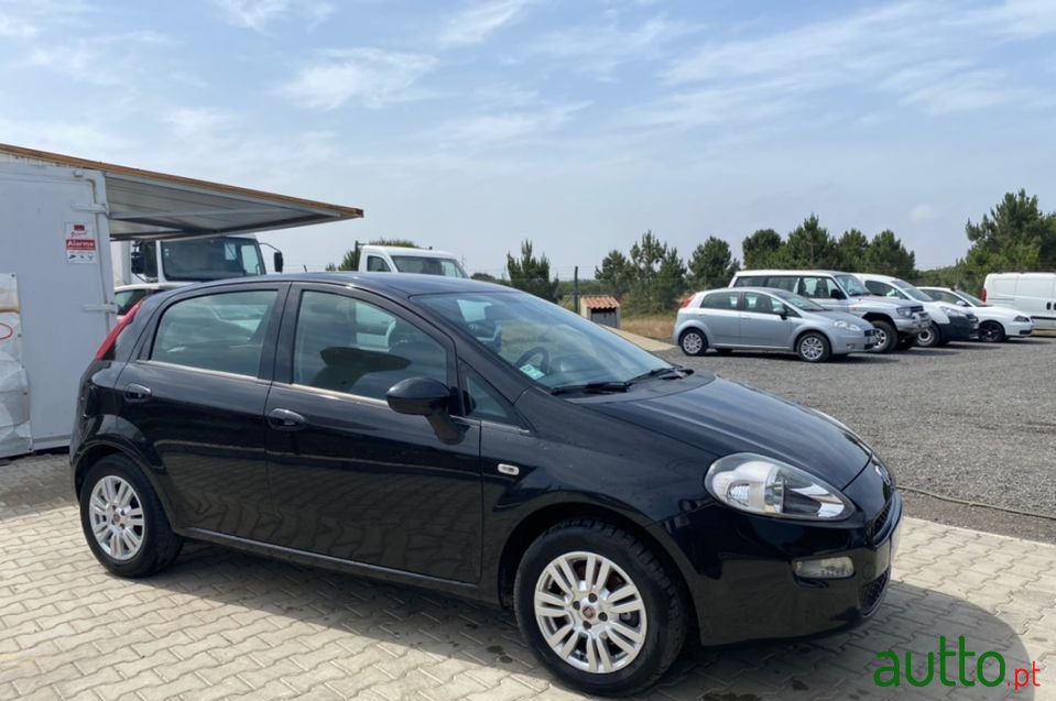 2017' Fiat Punto photo #2