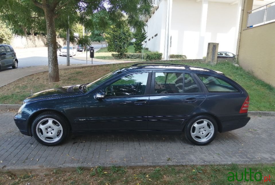 2006' Mercedes-Benz C-220 photo #2