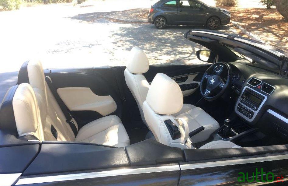 2011' Volkswagen Eos photo #3