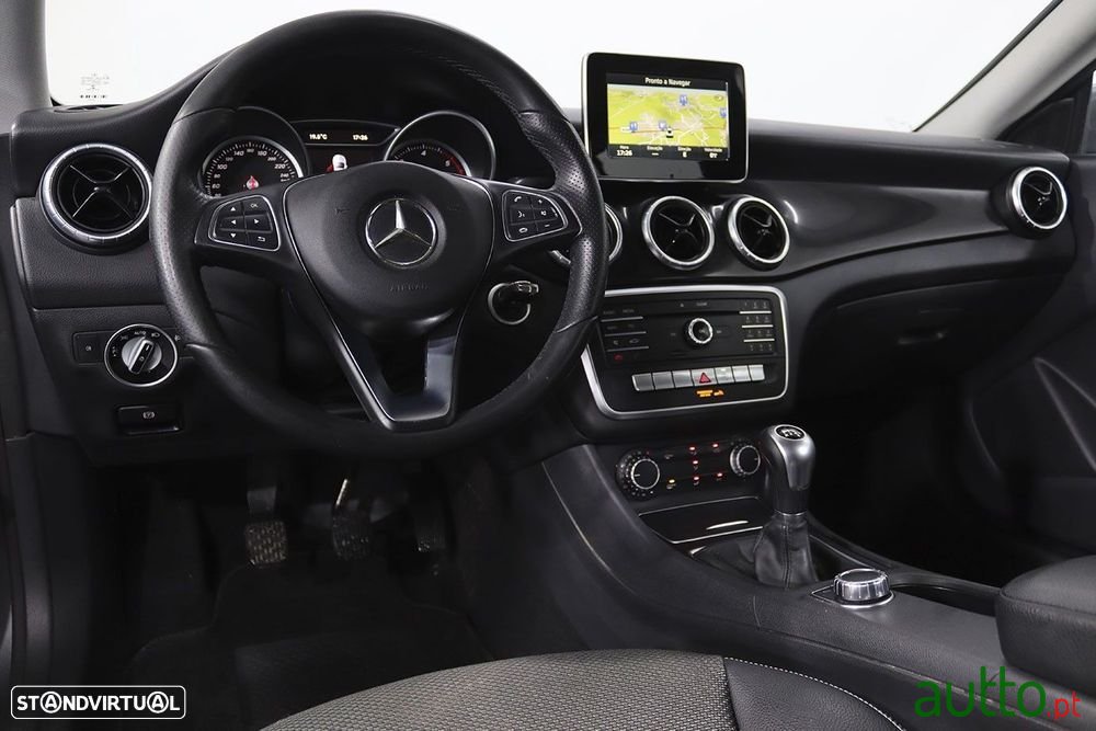 2017' Mercedes-Benz Classe Cla photo #5