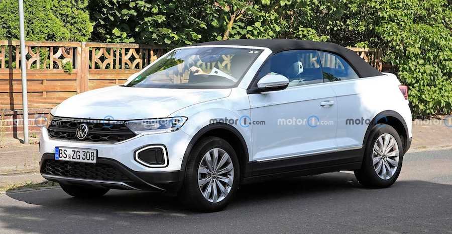 VW T-Roc Cabriolet Facelift Spied With Virtually No Camouflage