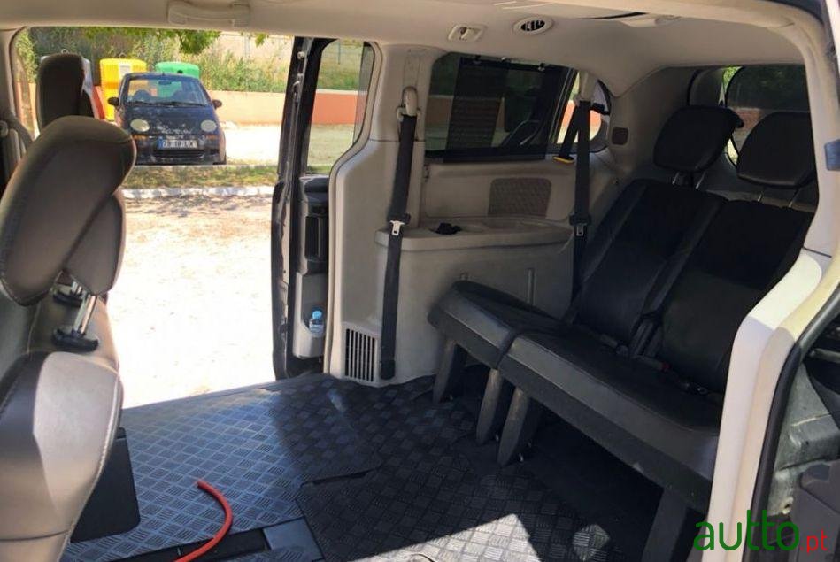 2010' Chrysler Grand Voyager photo #4