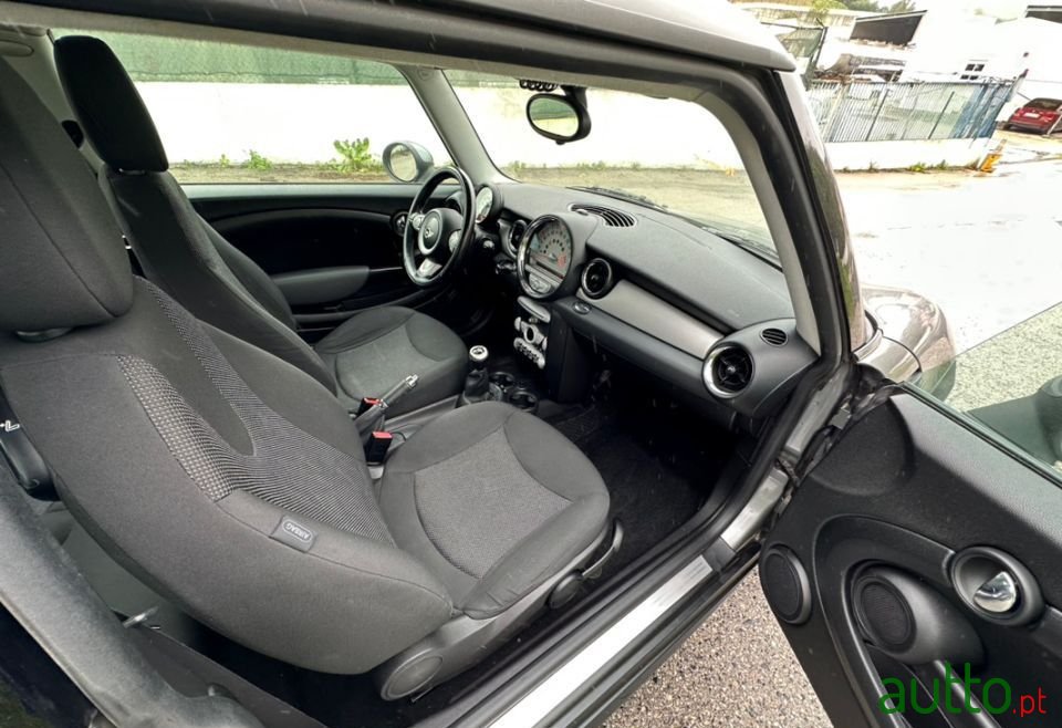 2010' MINI One photo #2