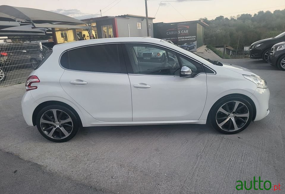 2013' Peugeot 208 photo #5