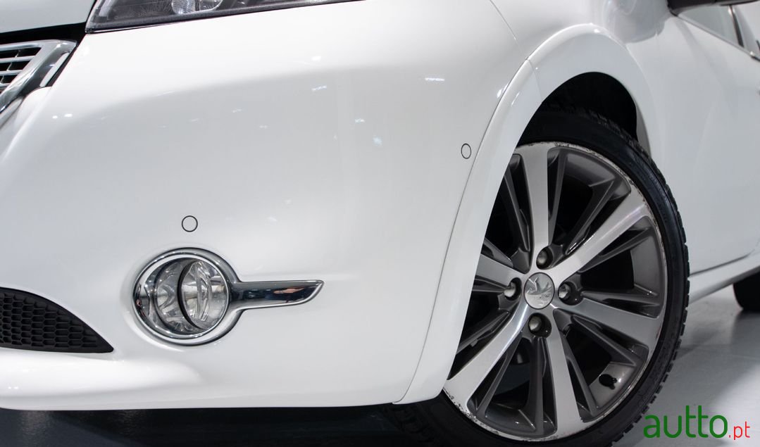 2015' Peugeot 208 photo #4