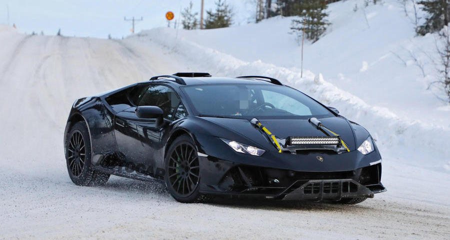 Lamborghini Sterrato spy photo