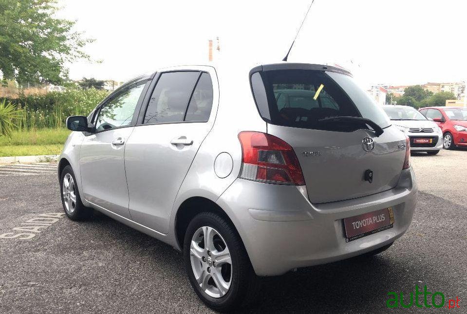 2010' Toyota Yaris 1.0 Vvt-I Rock In Rio photo #1