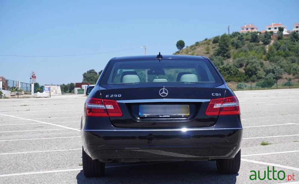 2010' Mercedes-Benz E 250 photo #5