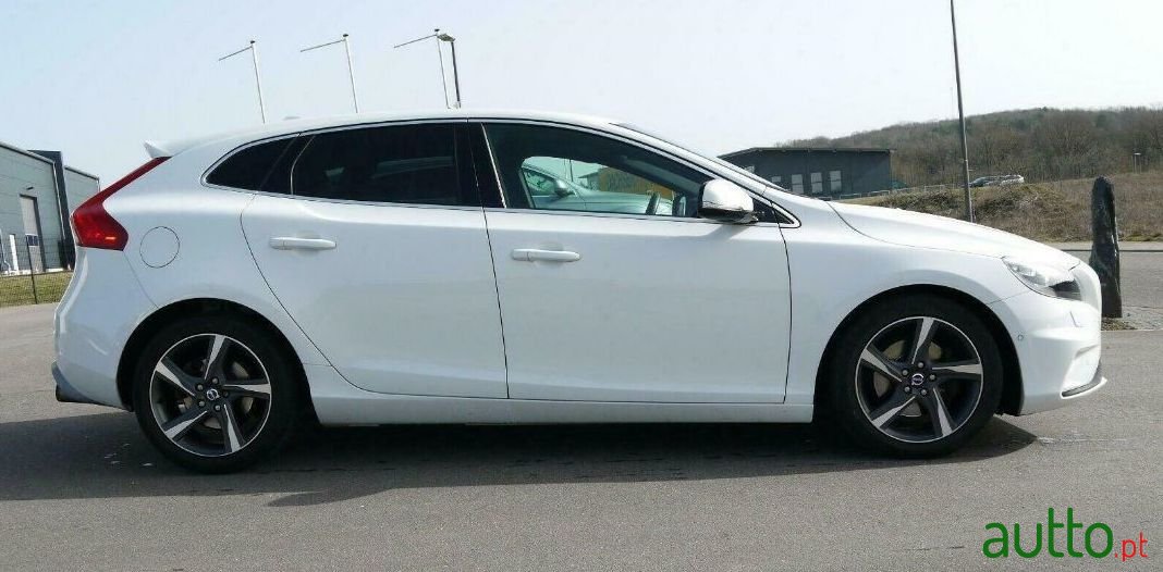 2015' Volvo V40 photo #2