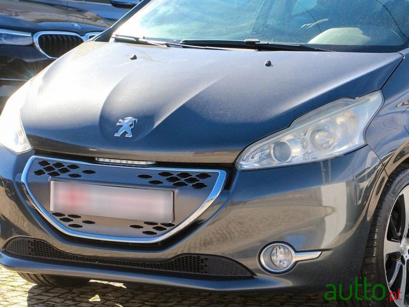 2012' Peugeot 208 photo #6