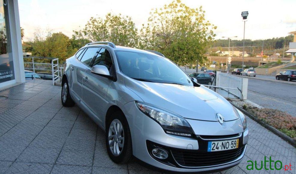 2013' Renault Megane Sport Tourer photo #2