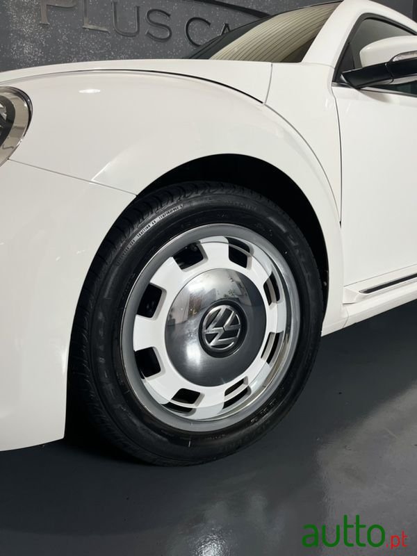 2013' Volkswagen New Beetle photo #4