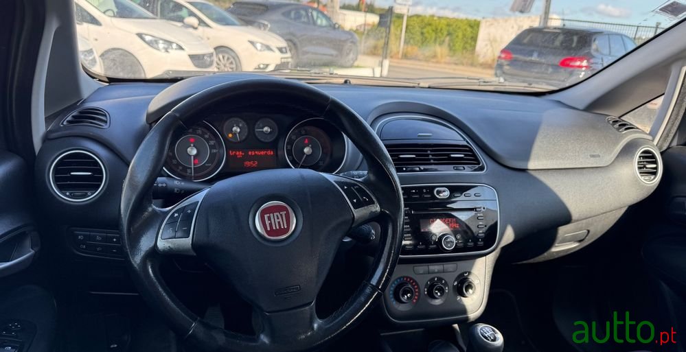 2014' Fiat Punto photo #1