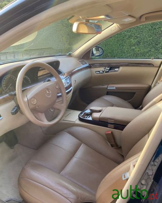 2006' Mercedes-Benz S-320 photo #3