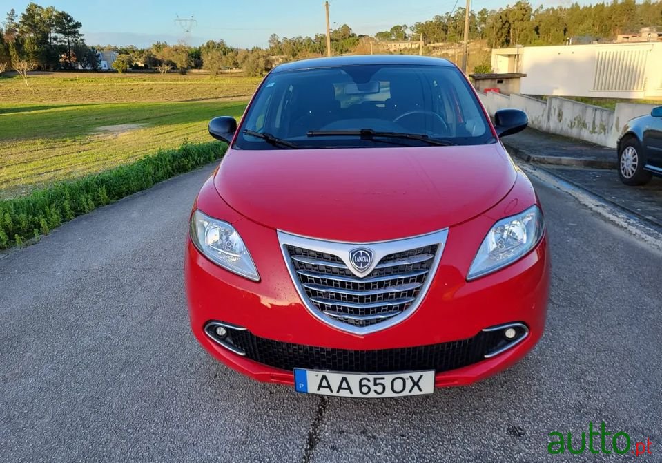 2012' Lancia Ypsilon photo #2