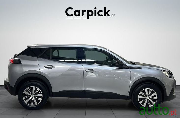 2023' Peugeot 2008 photo #6