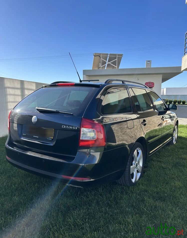 2010' Skoda Octavia Break photo #4