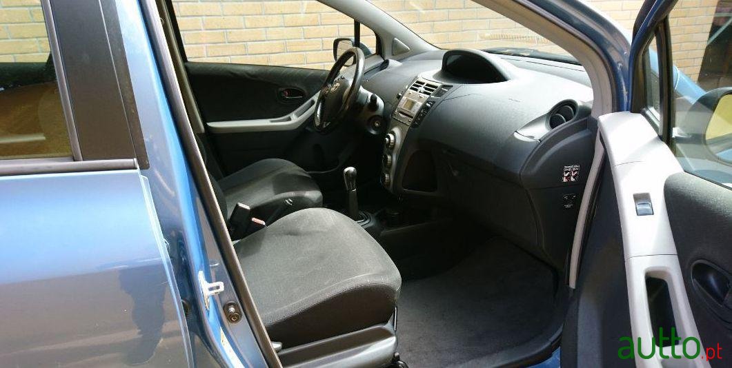 2005' Toyota Yaris photo #1