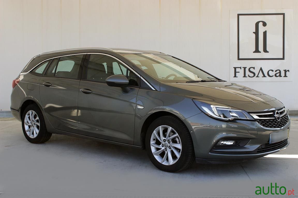 2018' Opel Astra Sports Tourer photo #1