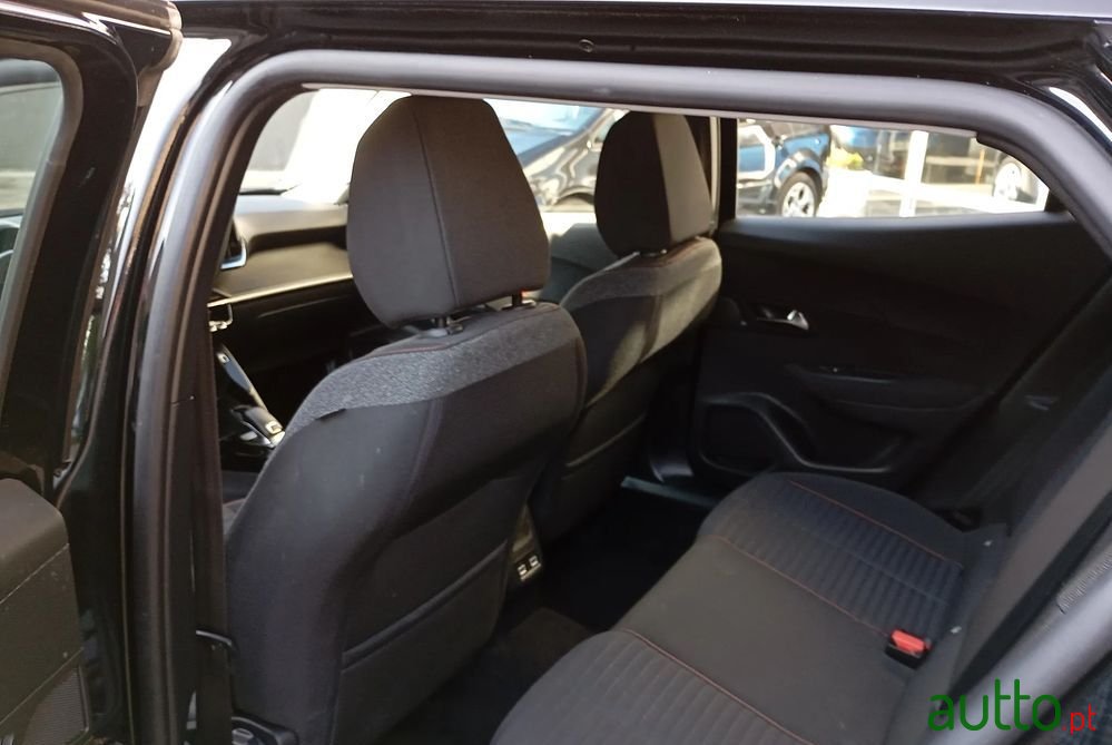 2022' Peugeot 2008 photo #5