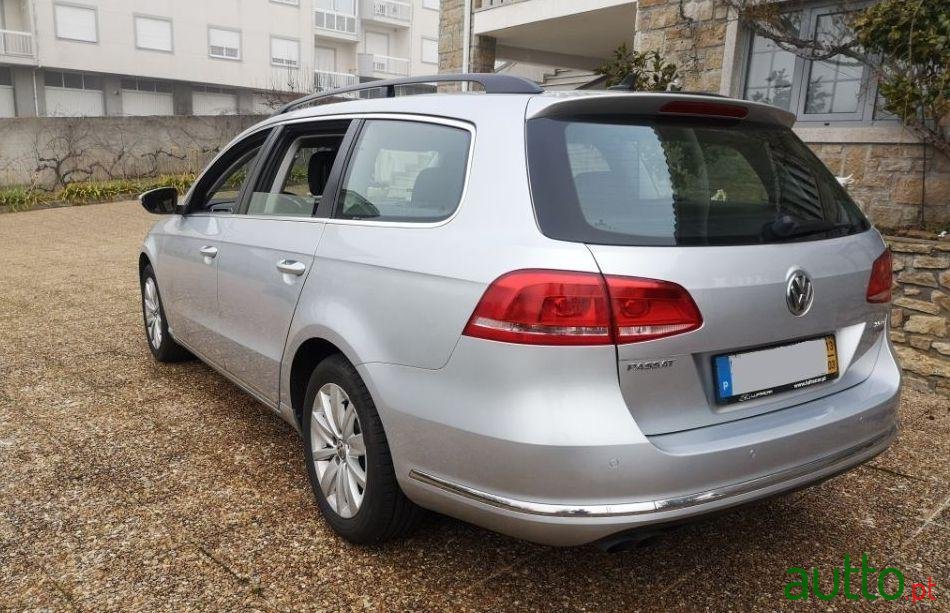 2013' Volkswagen Passat Variant photo #3