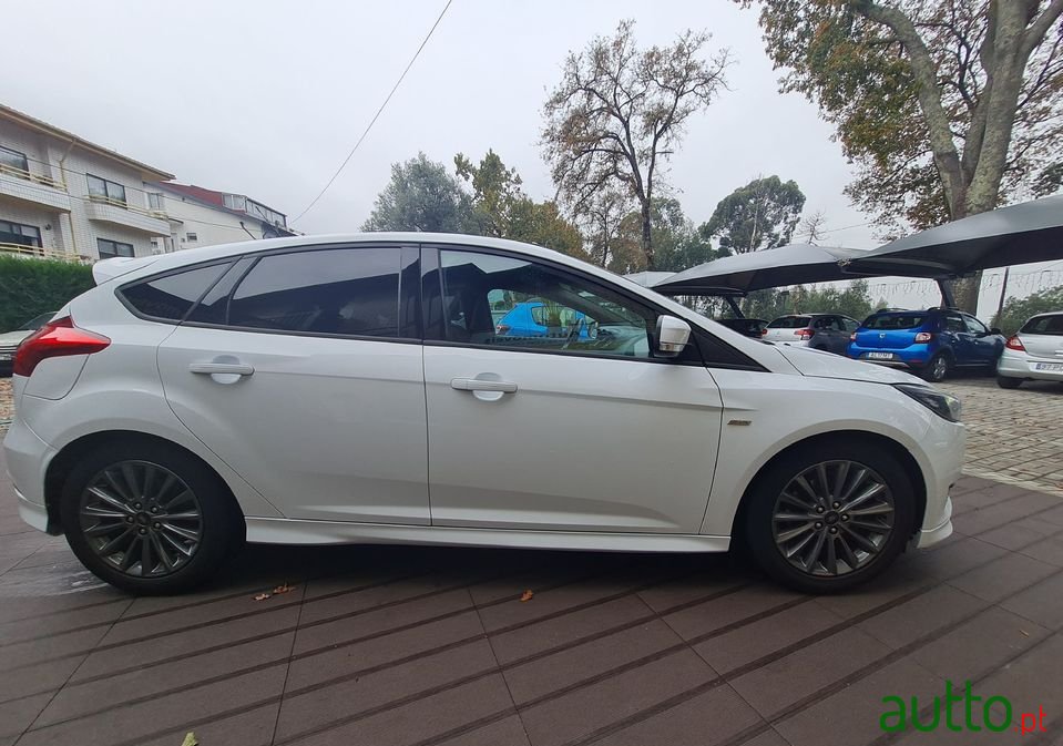 2017' Ford Focus photo #6