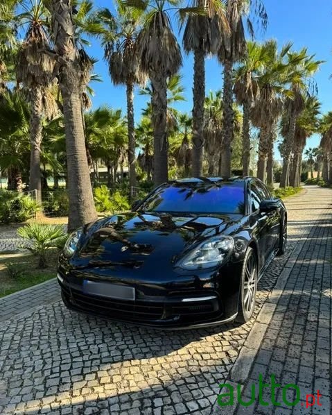 2018' Porsche Panamera 4 E-Hybrid photo #1