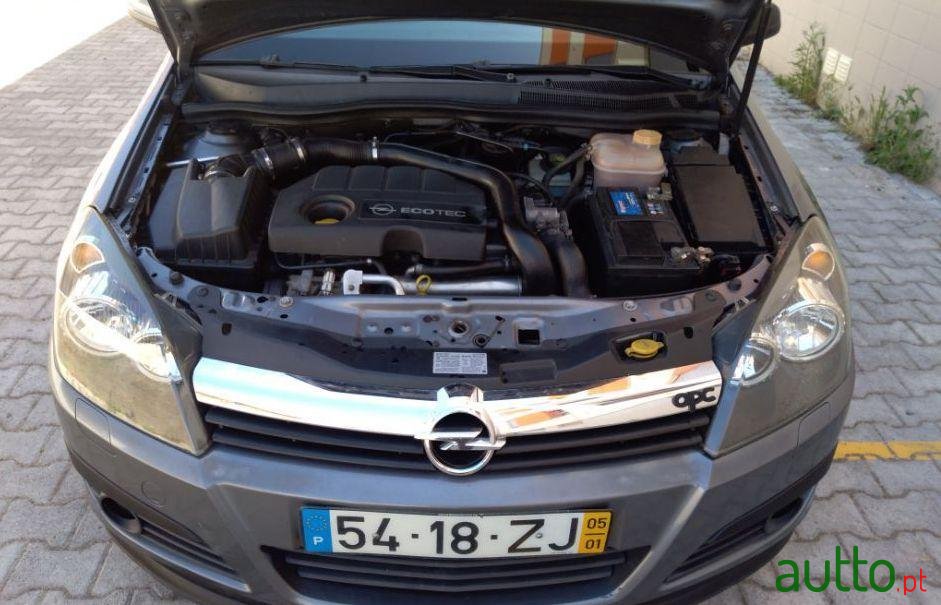 2005' Opel Astra Caravan photo #2