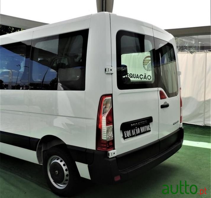 2015' Renault Master photo #6